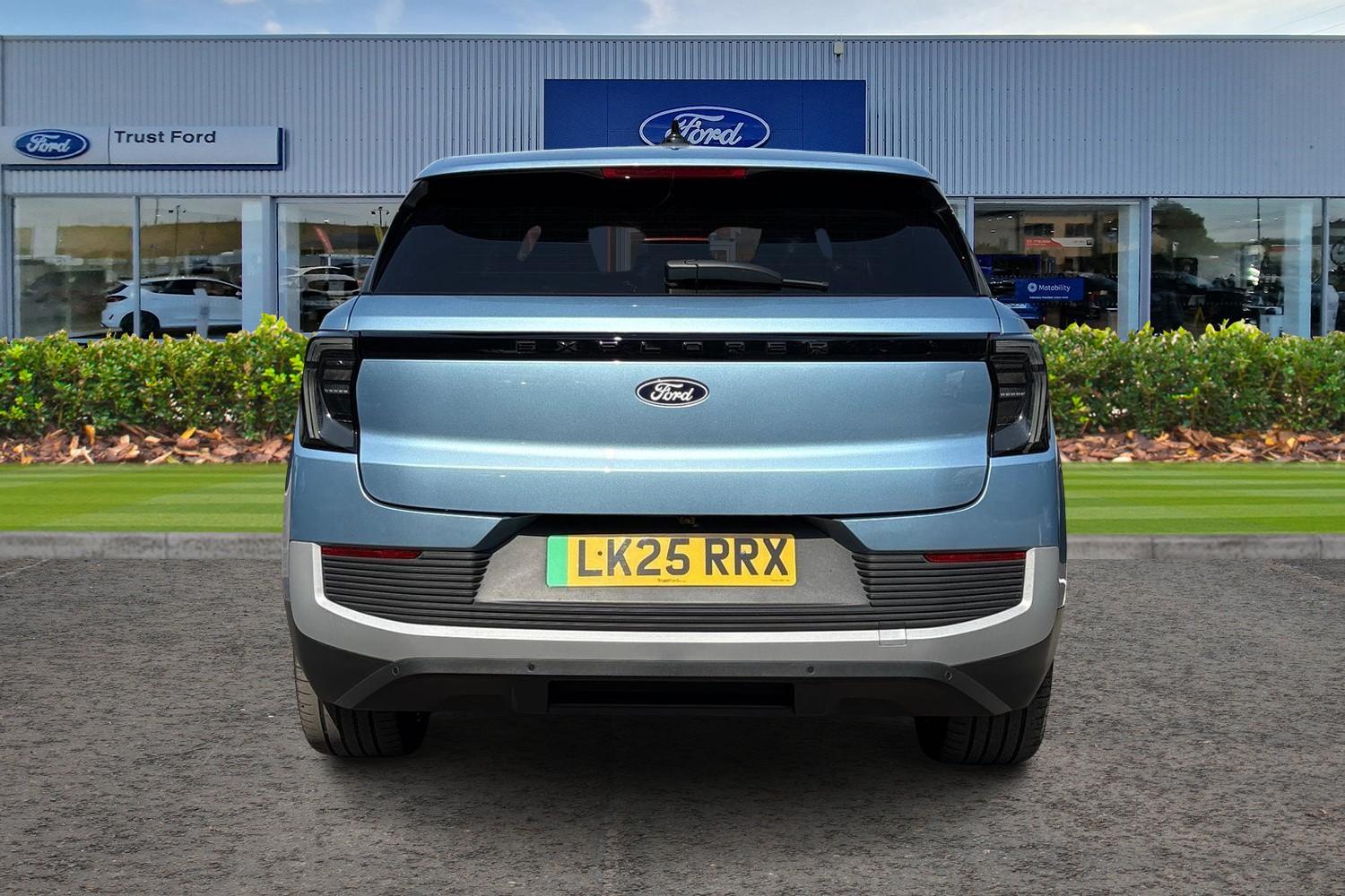 Ford Explorer Photo 12