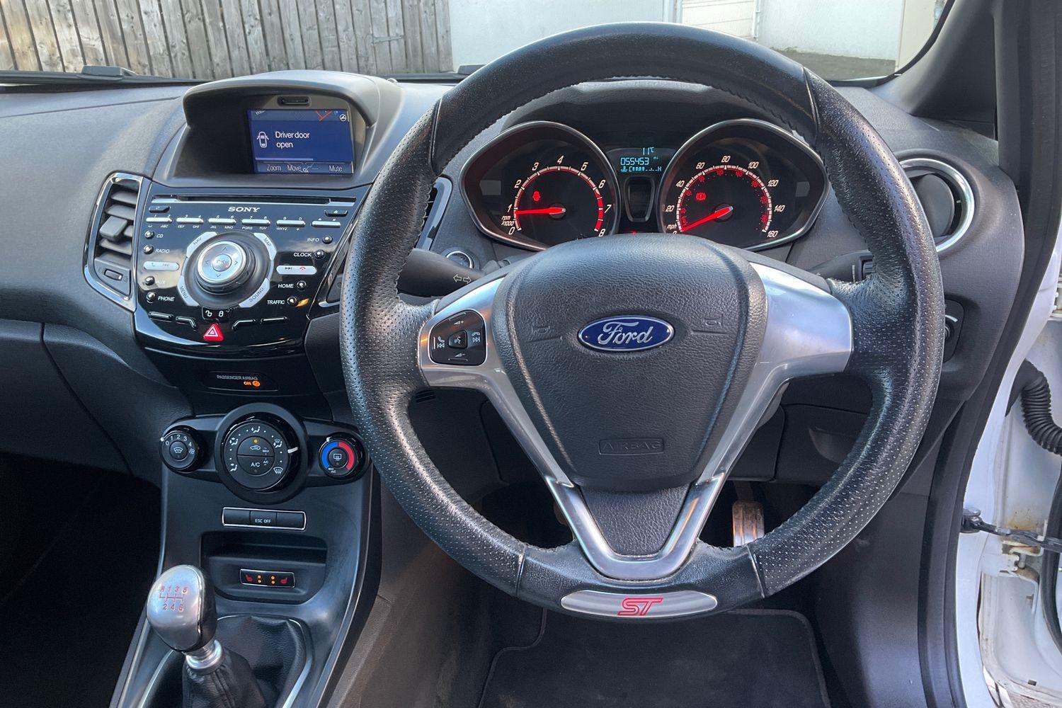 Ford FIESTA Photo 11