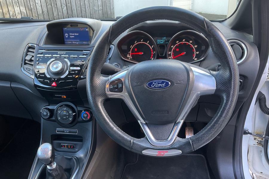 Ford FIESTA Photo autoimg-4257e1103ae677f571396b7131025f0f27fca631.jpg