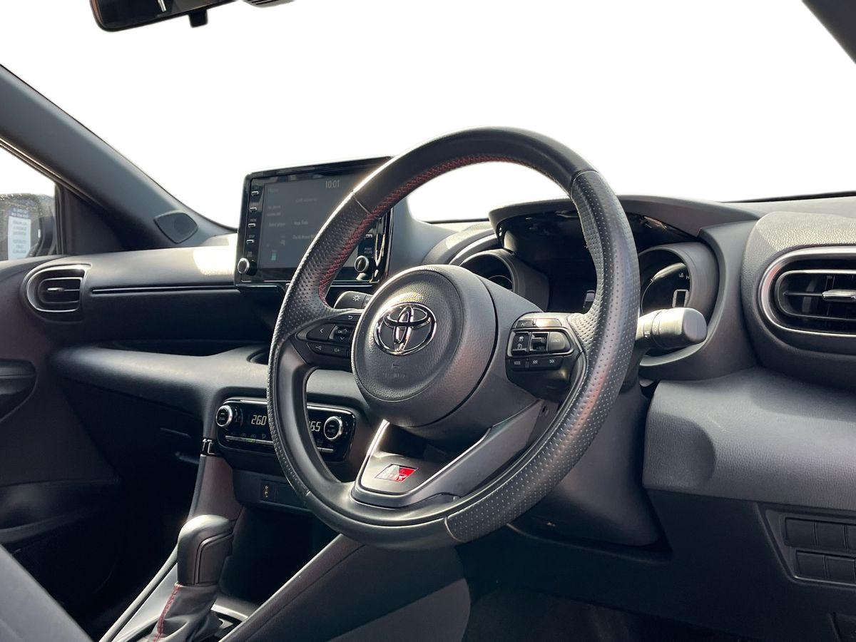 Toyota Yaris Photo 18
