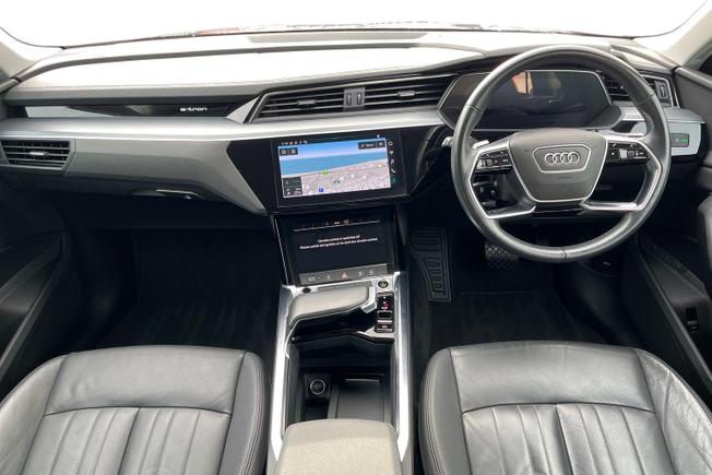 AUDI e-tron Photo 10