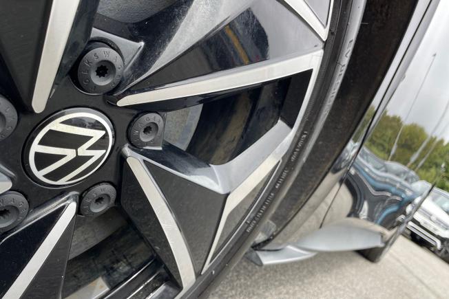 VOLKSWAGEN ID.3 Photo 22