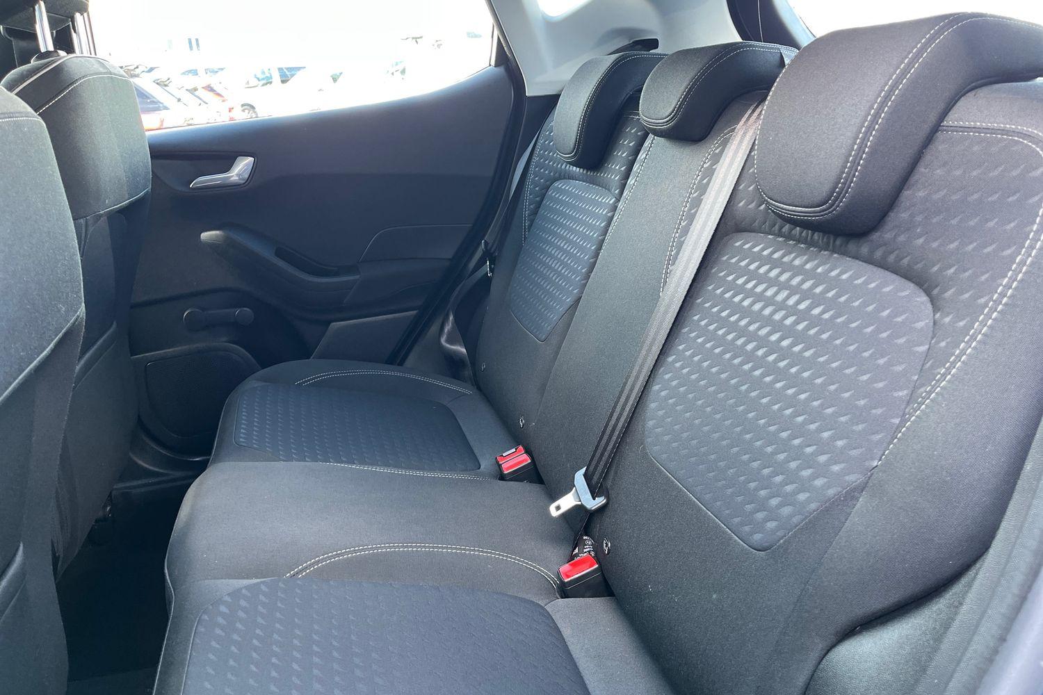 Ford FIESTA Photo 19