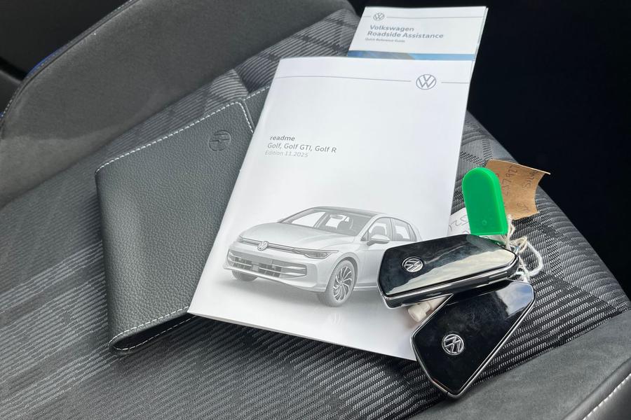 Volkswagen Golf Photo autoimg-4268c5cb090146bb27818b936c83b5db8d193ad0.jpg