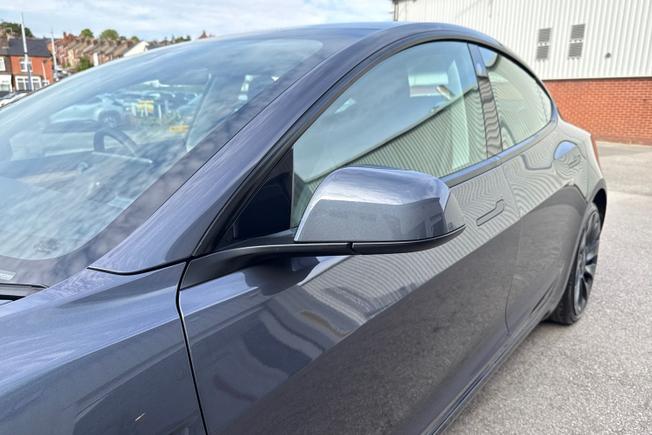 TESLA Model 3 Photo 27