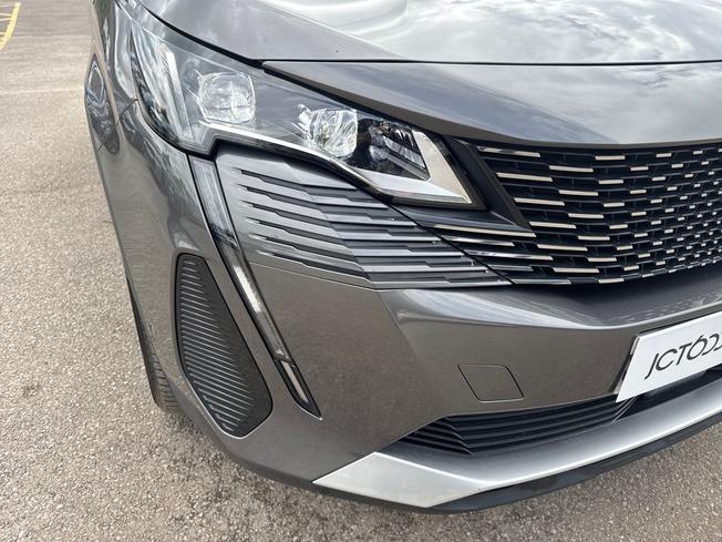 PEUGEOT 5008 Photo 31