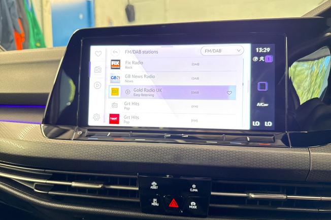 VOLKSWAGEN Golf Photo 13
