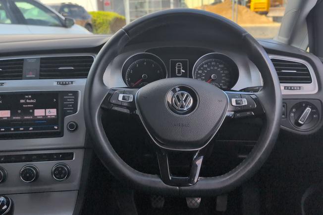 VOLKSWAGEN Golf Photo 11