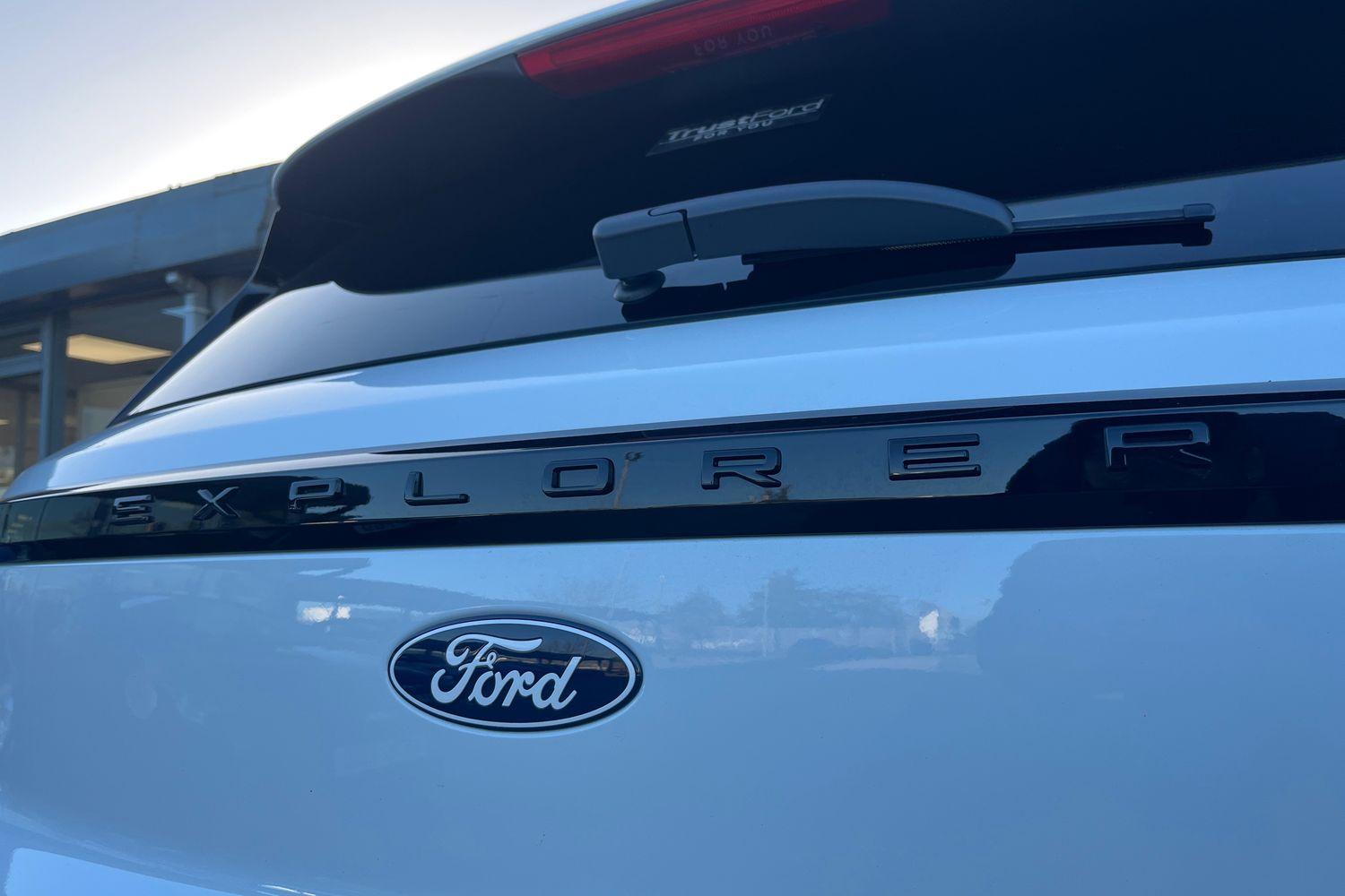 Ford Explorer Photo 38