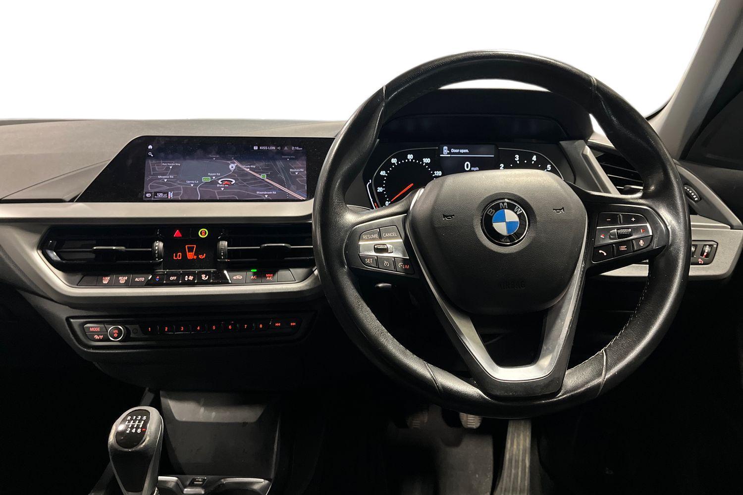 BMW 1 SERIES Photo 10