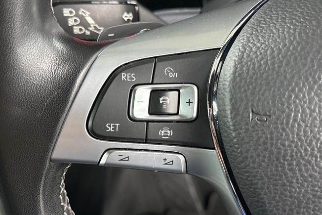 VOLKSWAGEN Touareg Photo 16