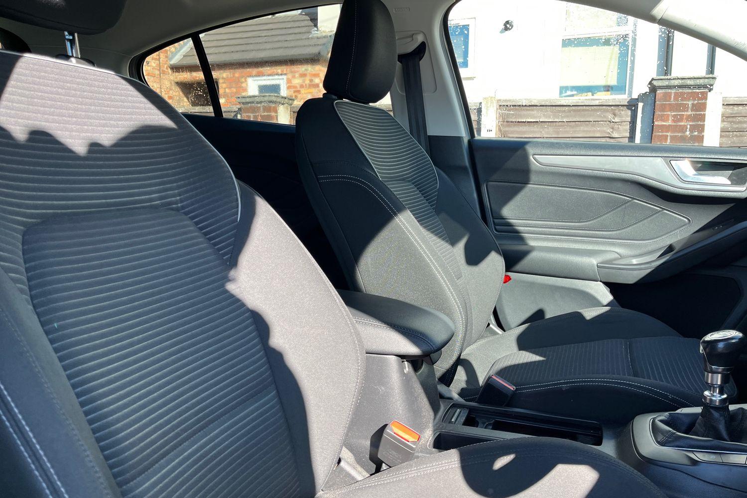 Ford FOCUS Photo 16