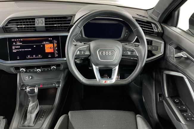 AUDI Q3 Photo 11