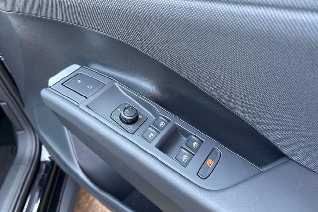 VOLKSWAGEN T-Roc Photo 25