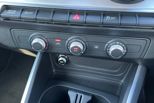 AUDI  Q2  Photo 35