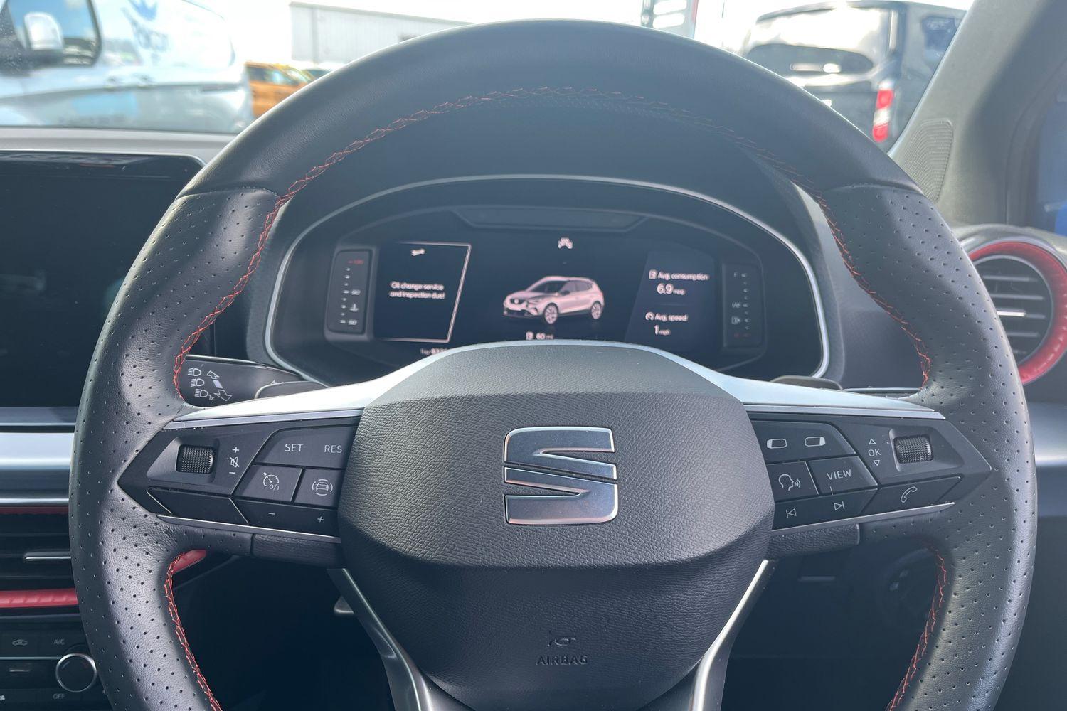 SEAT ARONA Photo 11
