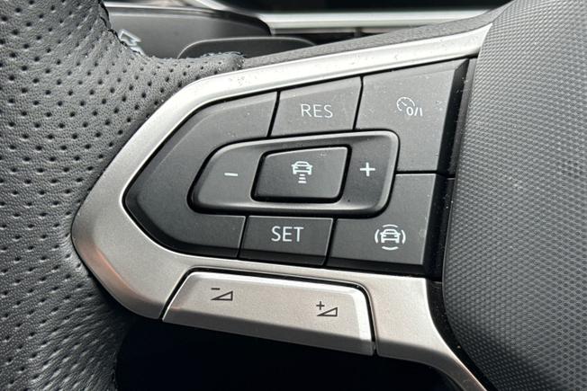 VOLKSWAGEN T-Roc Photo 16