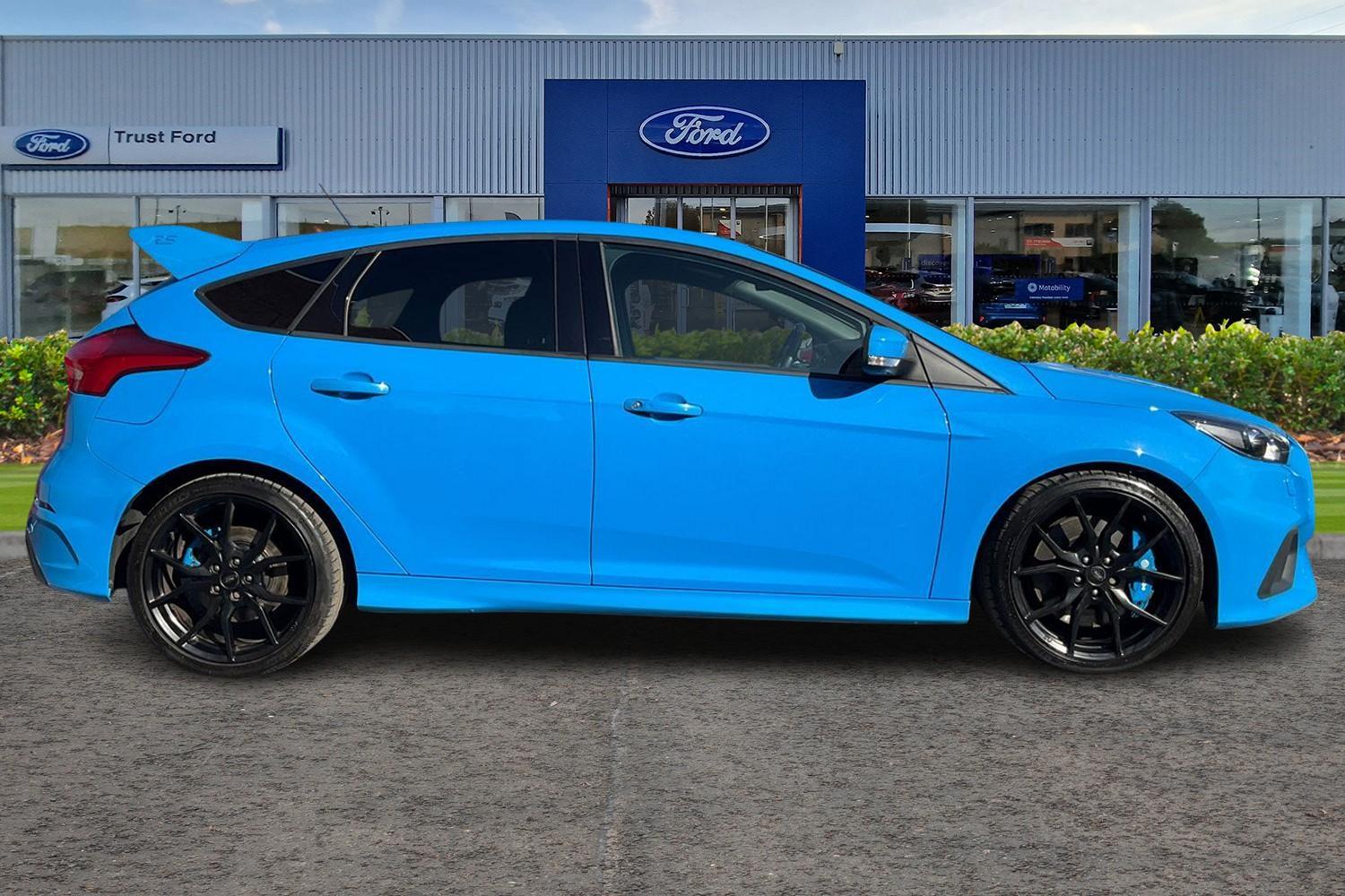 Ford Focus Photo 2