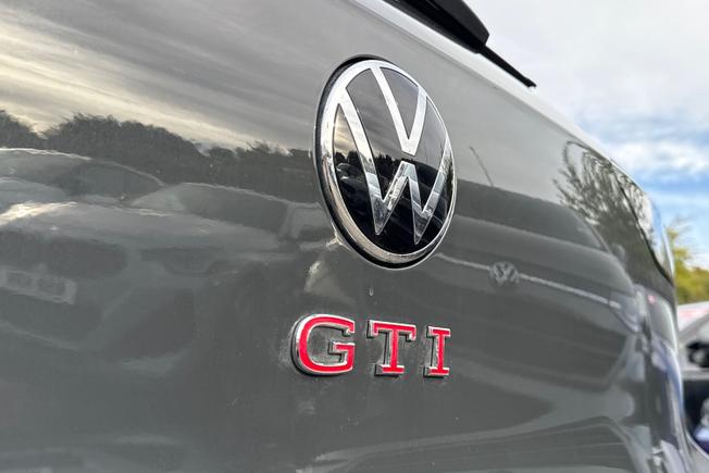 VOLKSWAGEN Golf Photo 21