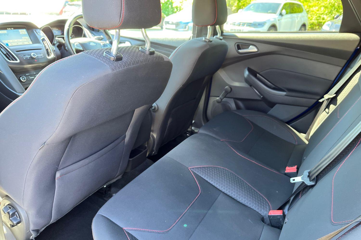 Ford FOCUS Photo 35