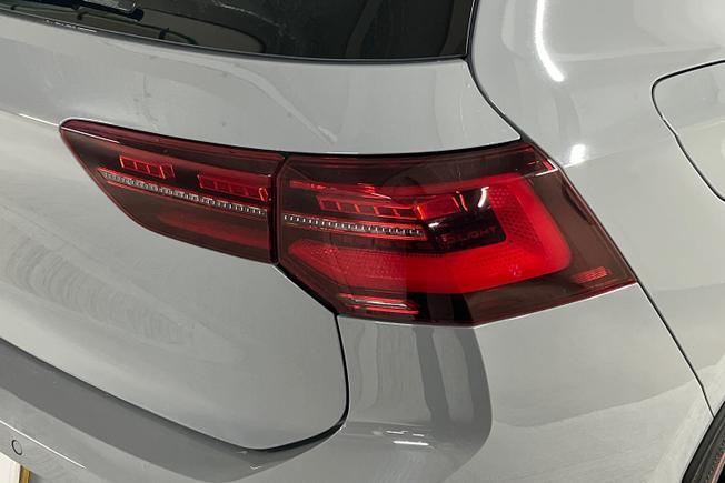 VOLKSWAGEN Golf Photo 18