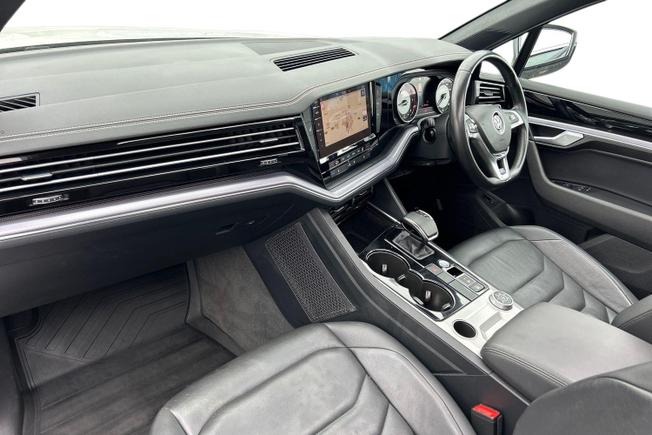 VOLKSWAGEN Touareg Photo 2