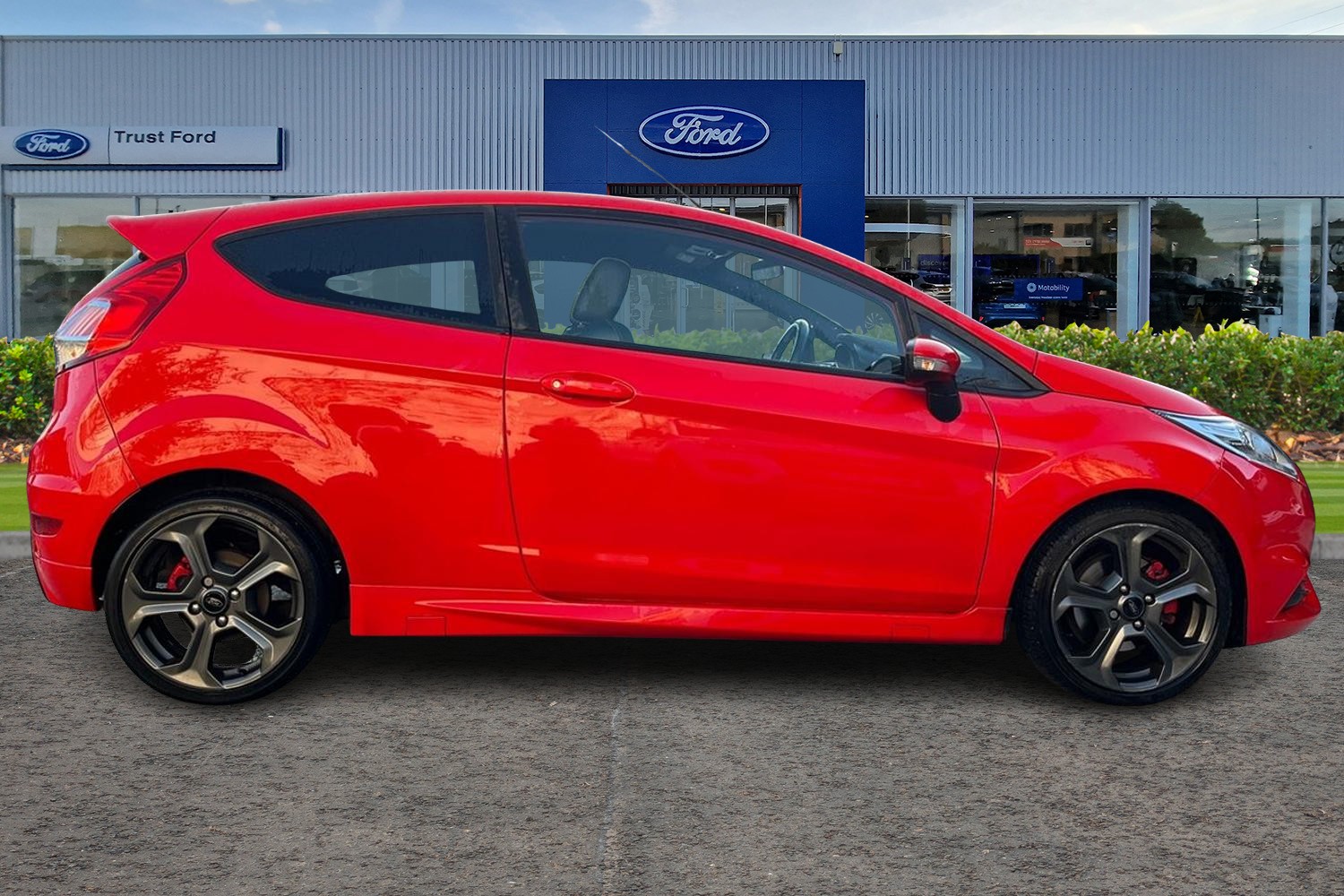 Ford FIESTA Photo 2