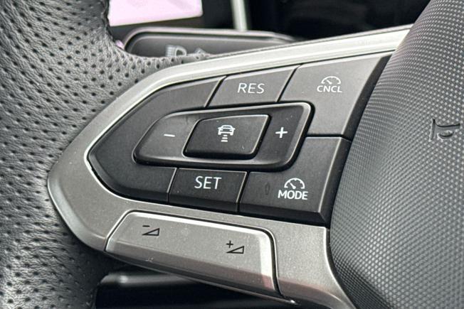 VOLKSWAGEN Golf Photo 16