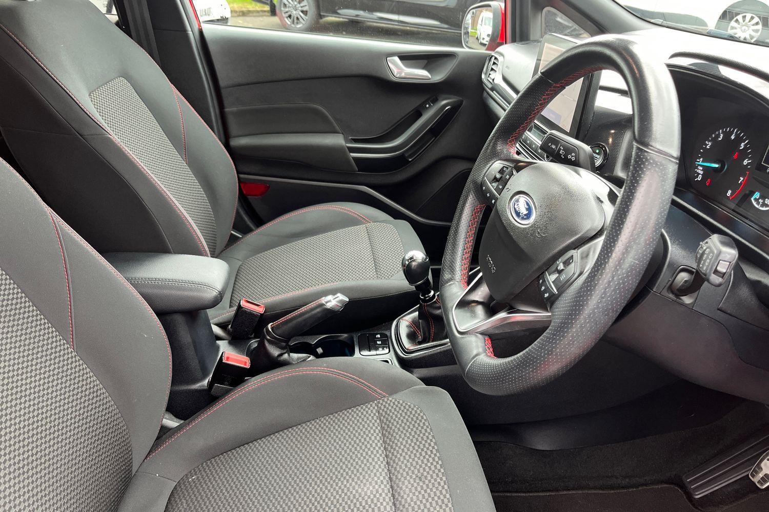 Ford FIESTA Photo 16
