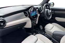 MINI Hatch Photo 2