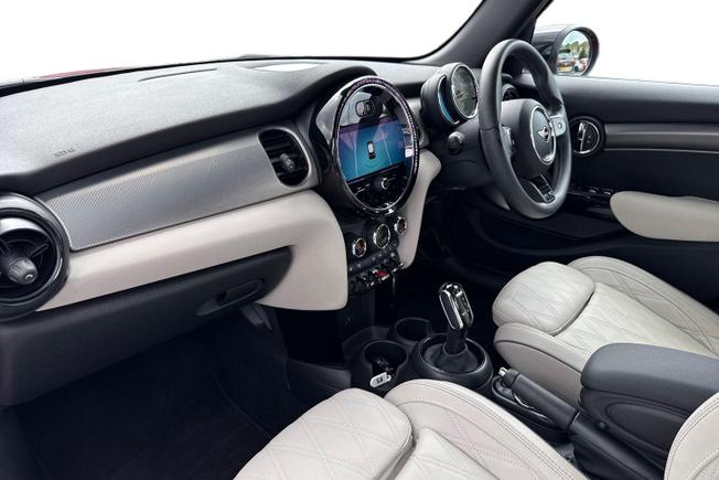 MINI Hatch Photo 2