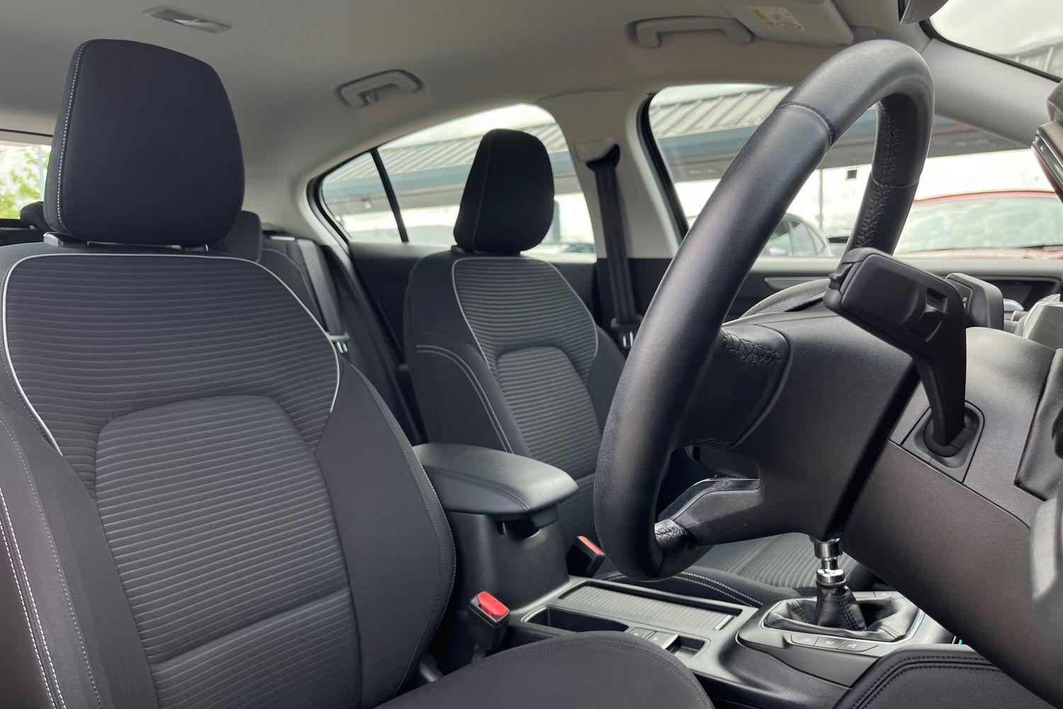 Ford Focus Photo 16