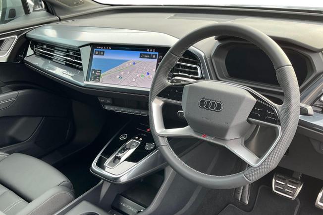 AUDI Q4 e-tron Photo 6