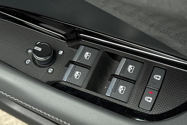 Audi Q3 SUV Photo 32