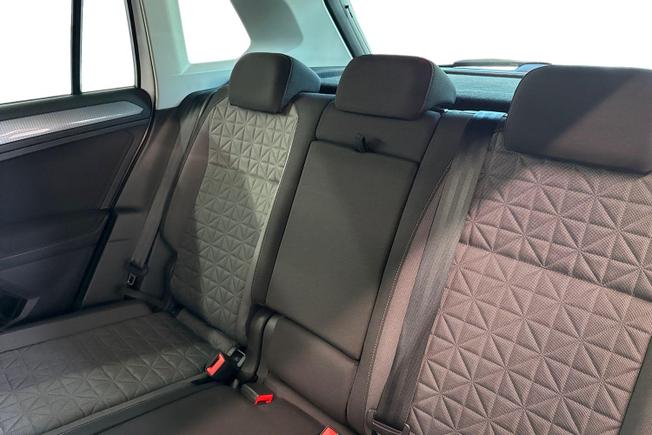VOLKSWAGEN Tiguan Photo 9