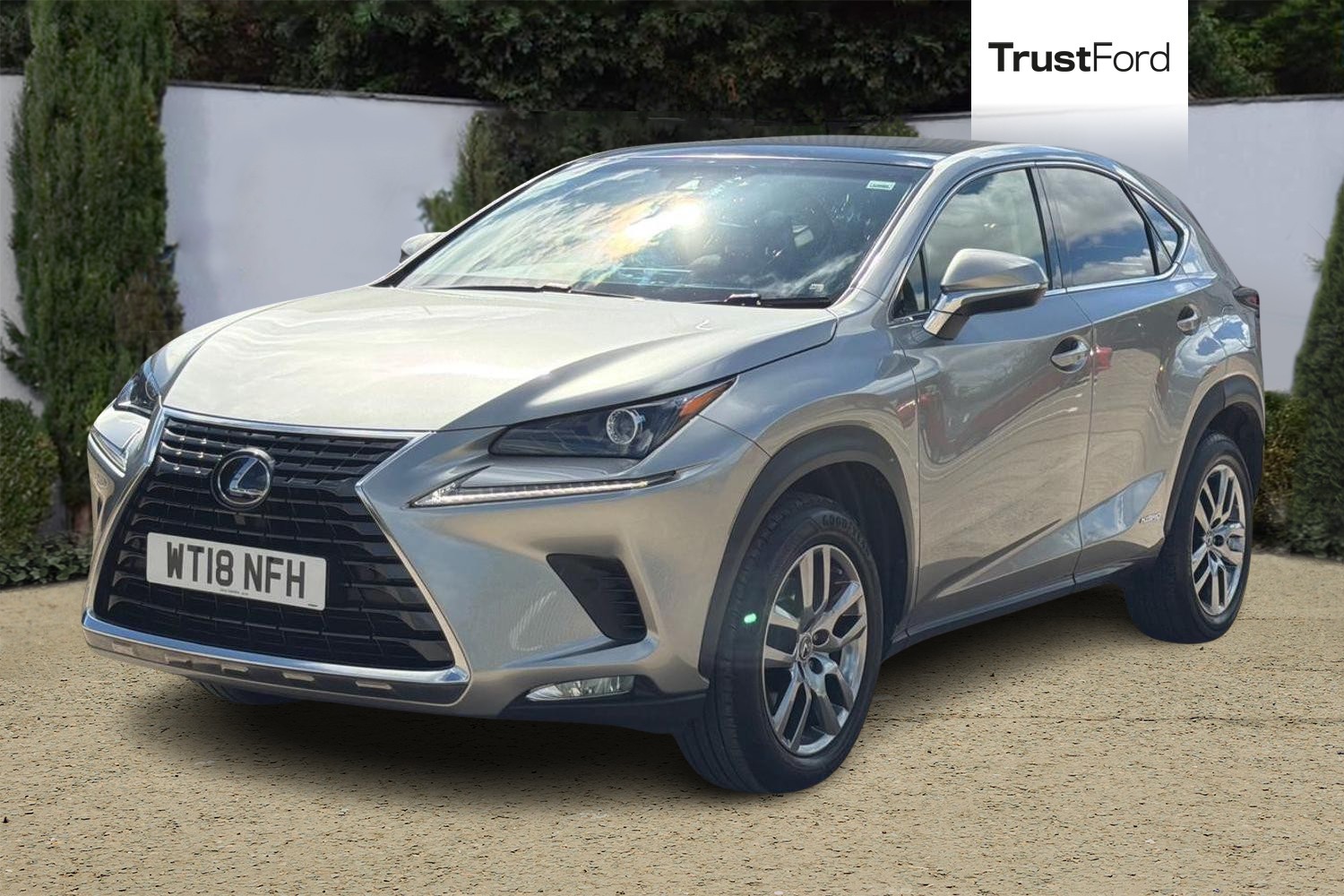 Lexus NX Photo 4