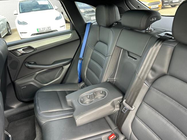 PORSCHE Macan Photo 49