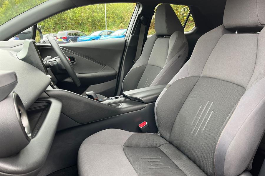 Toyota C-HR Photo autoimg-42f8b722c6b160650bb2a3e49144598382573229.jpg