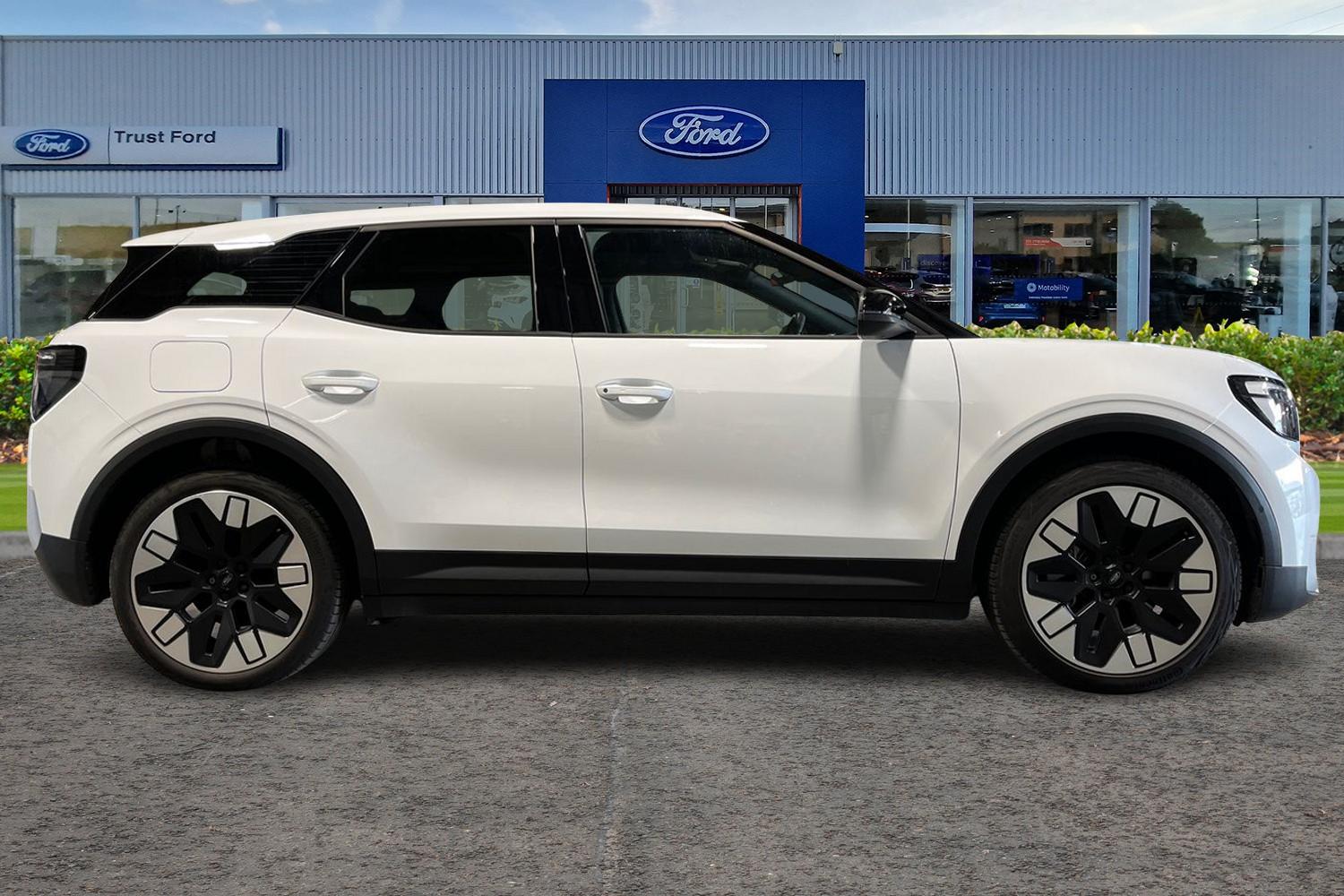 Ford Explorer Photo 2
