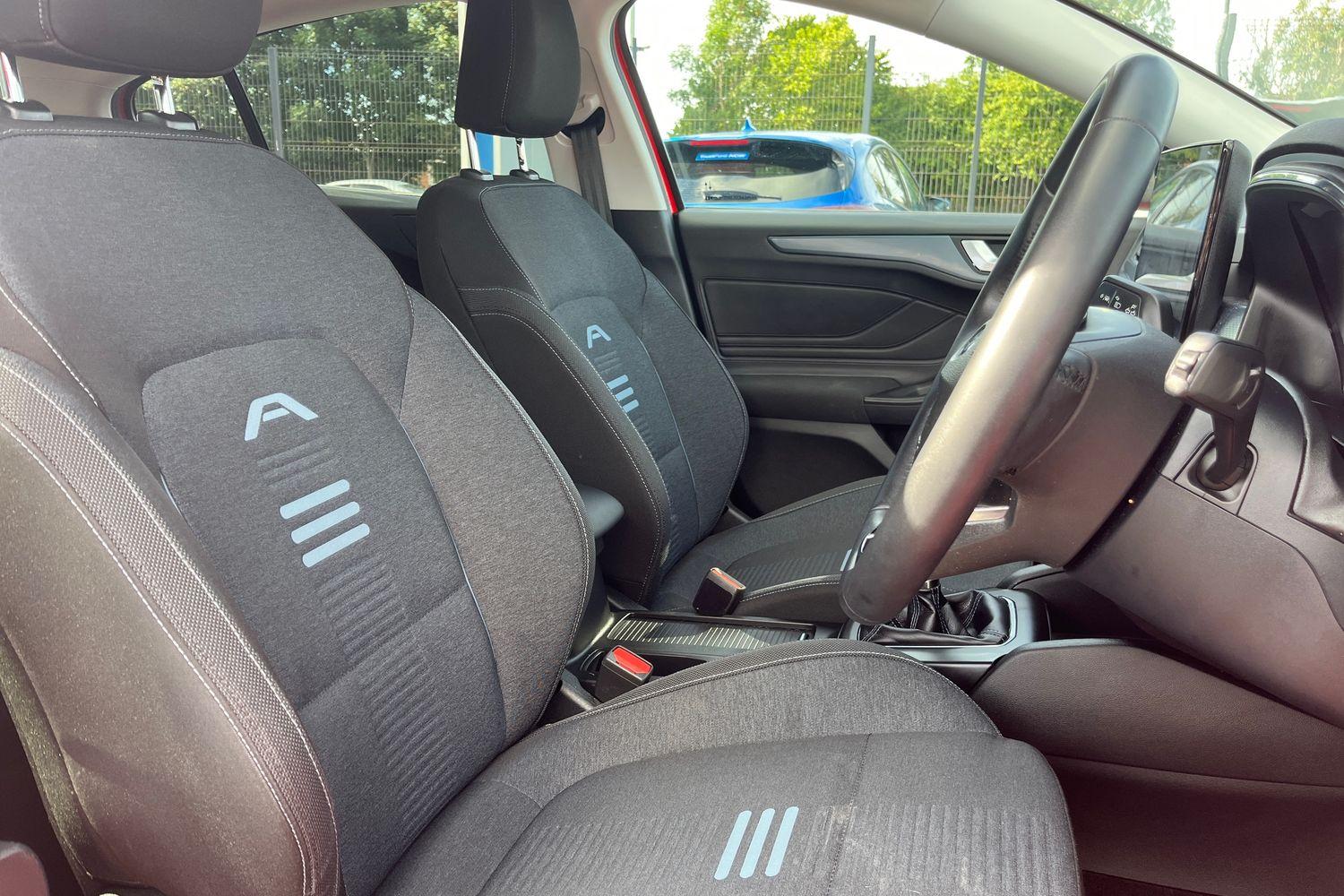 Ford FOCUS Photo 16