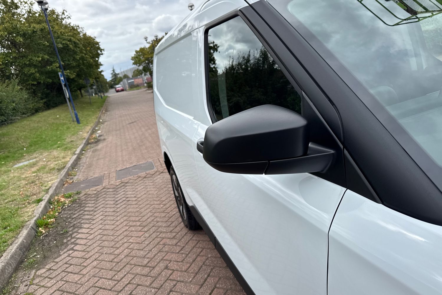 Ford E-TRANSIT COURIER Photo 16