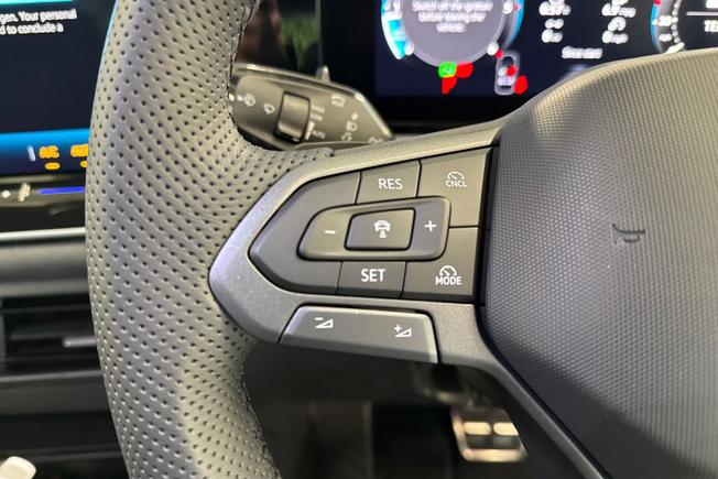 VOLKSWAGEN Tiguan Photo 16
