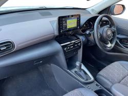 TOYOTA Yaris Cross Photo 2