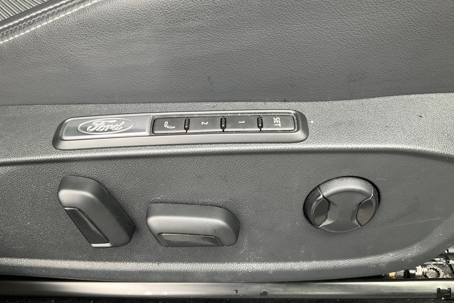 Ford Explorer Photo 35