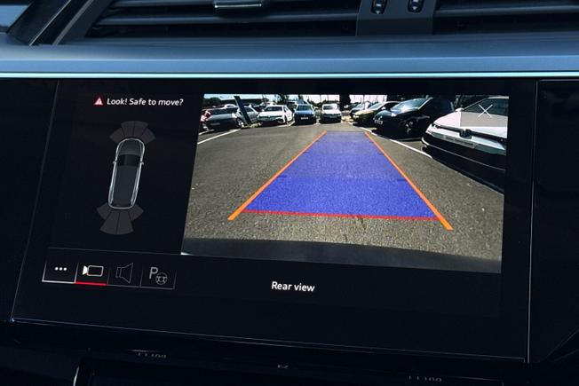 AUDI e-tron Photo 25