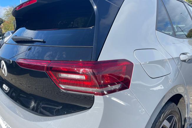 VOLKSWAGEN ID.3 Photo 18