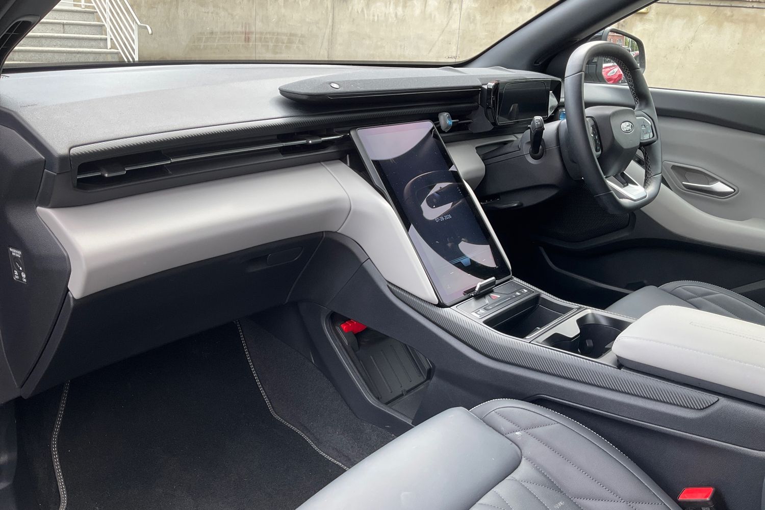 Ford Explorer Photo 17
