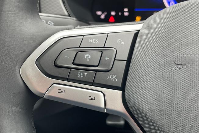 VOLKSWAGEN T-Cross Photo 16