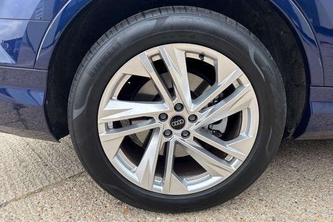 AUDI Q7 Photo 31