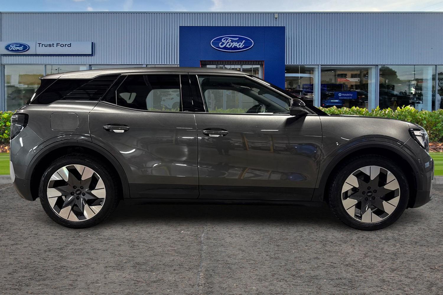 Ford Explorer Photo 2